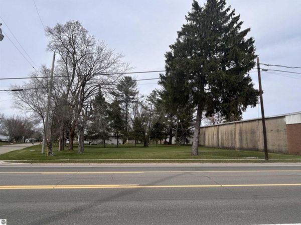 434 5th Street W, Clare, MI 48617