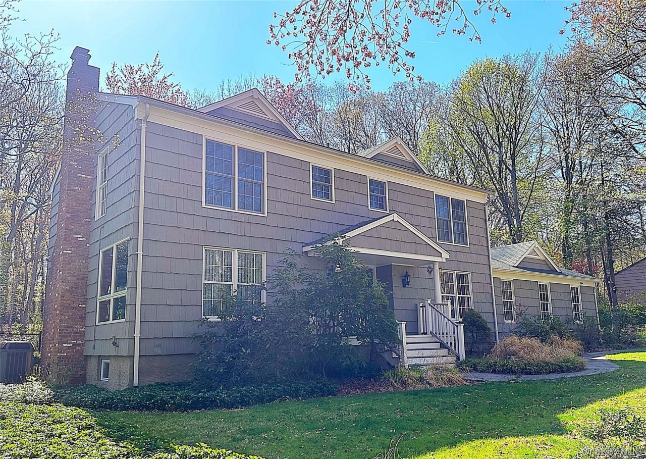 39 Cliff Road, Port Jefferson, NY 11777 Main Photo