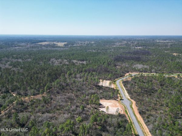 40 Whitfield Dr., Kiln, MS 39556