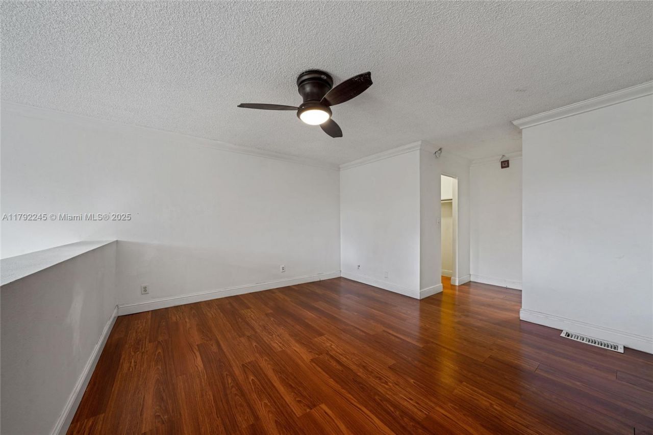 17911 NW 68th Ave, Unit P208, Hialeah, FL 33015 Photo