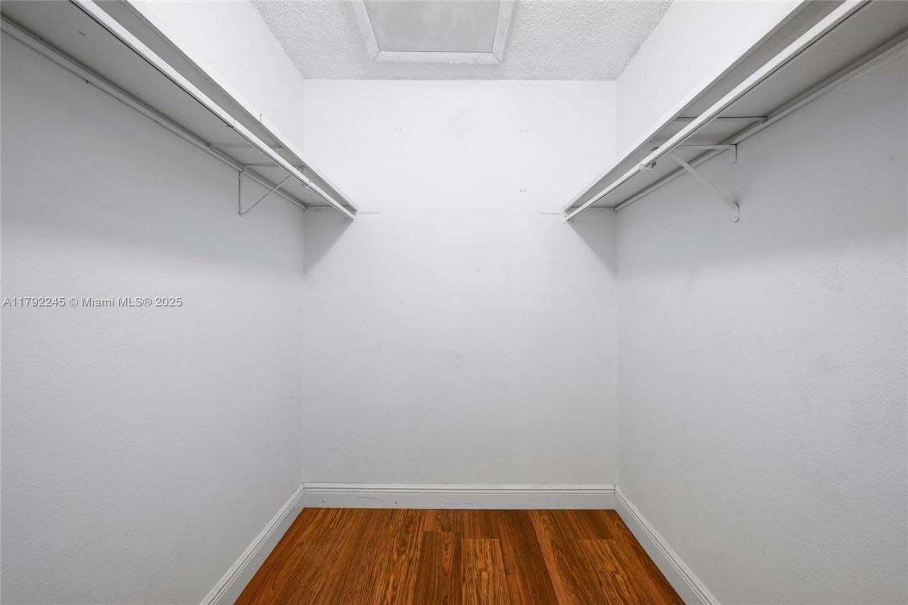 17911 NW 68th Ave, Unit P208, Hialeah, FL 33015 Photo