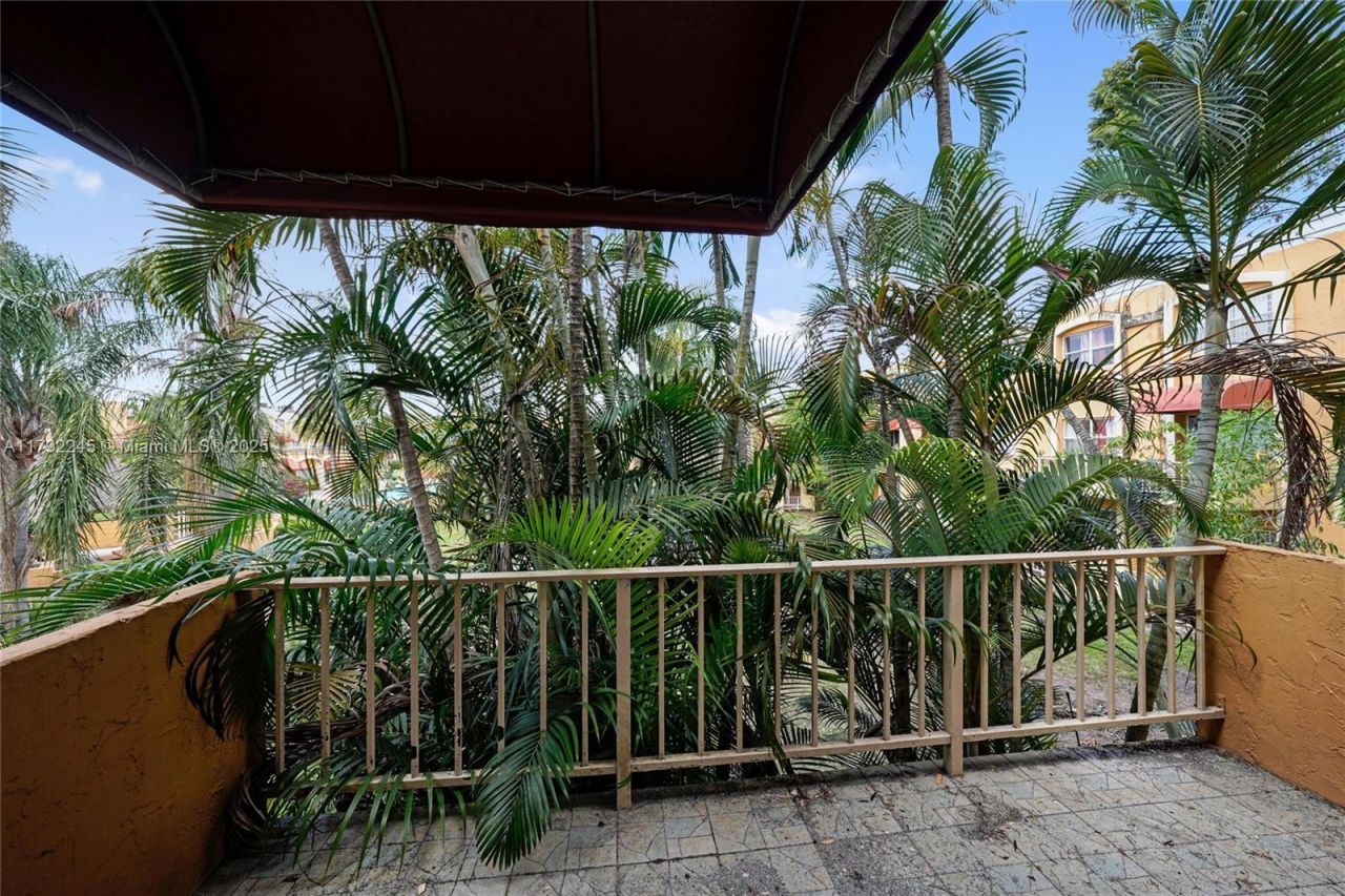 17911 NW 68th Ave, Unit P208, Hialeah, FL 33015 Photo