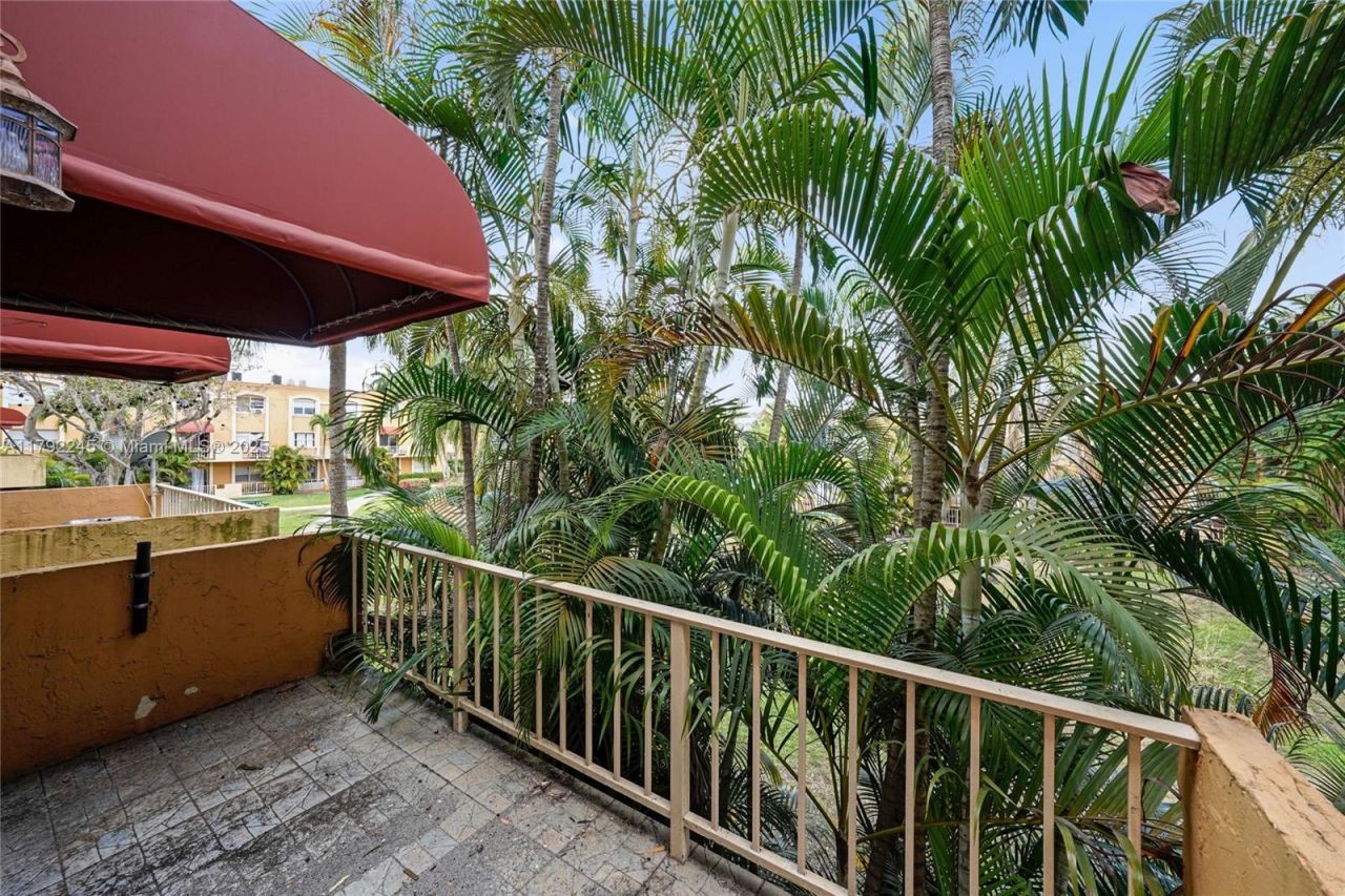 17911 NW 68th Ave, Unit P208, Hialeah, FL 33015 Photo
