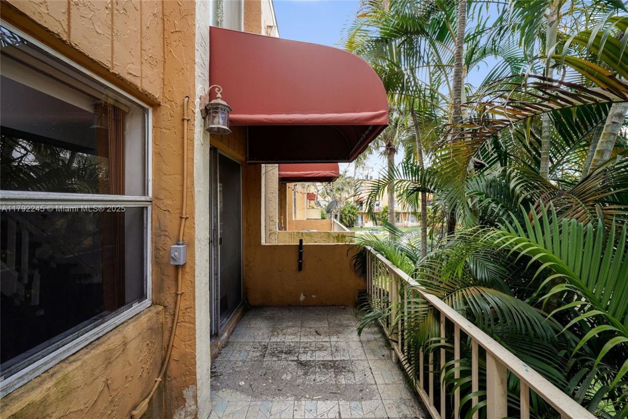 17911 NW 68th Ave, Unit P208, Hialeah, FL 33015 Photo