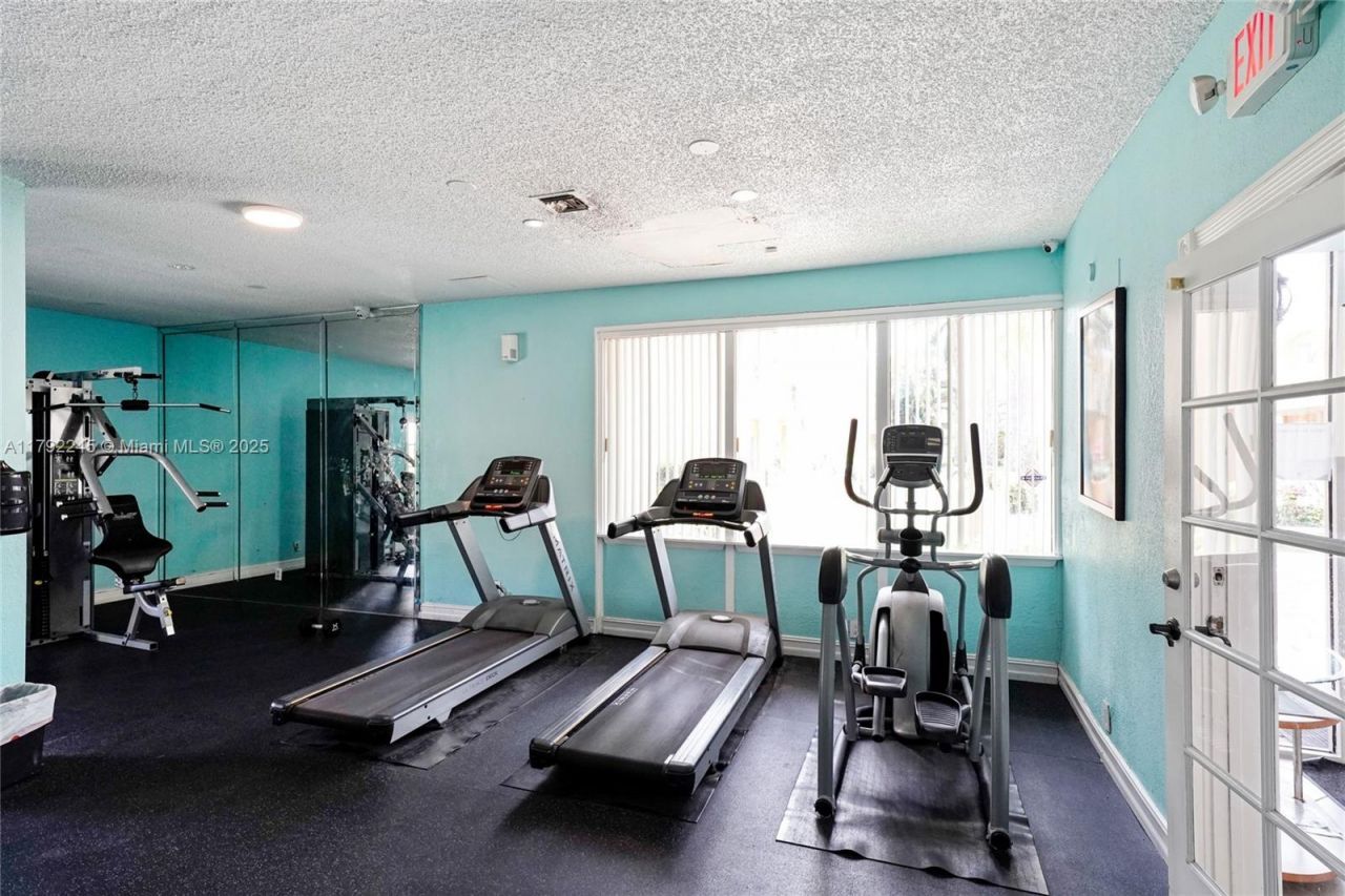 17911 NW 68th Ave, Unit P208, Hialeah, FL 33015 Photo