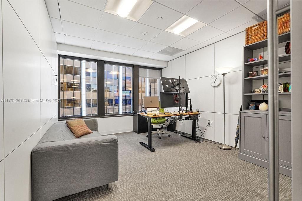 1 SE 3rd Ave, Miami, FL 33131 Photo