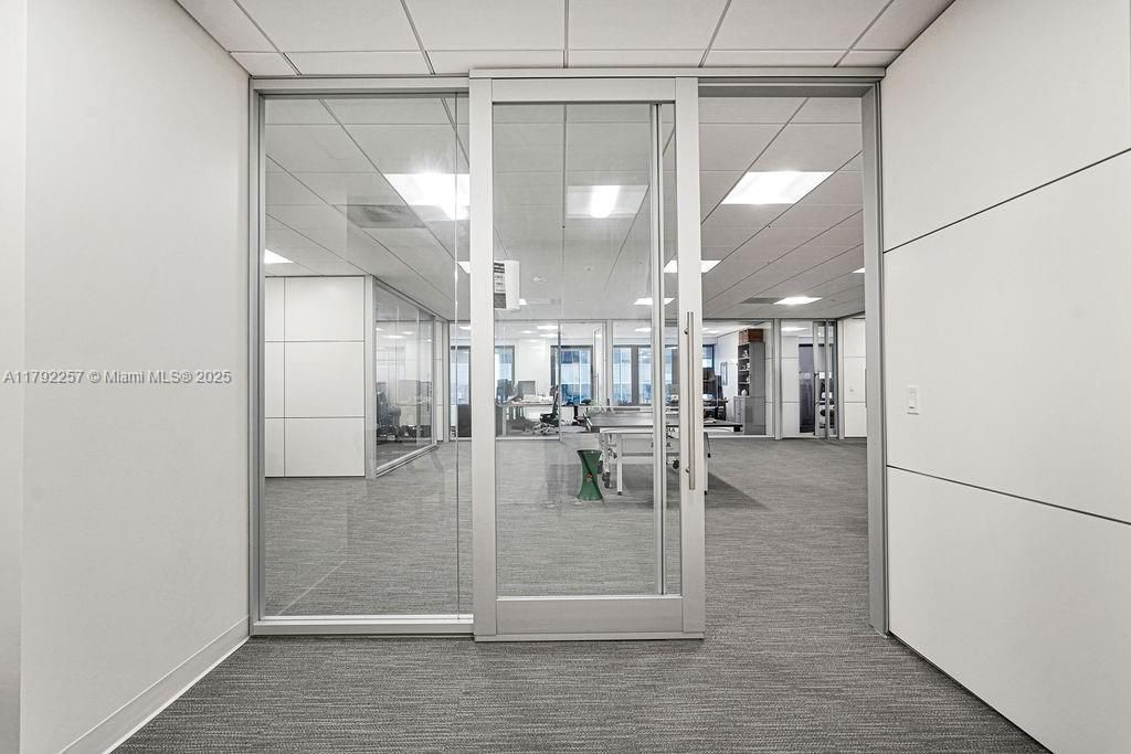 1 SE 3rd Ave, Miami, FL 33131 Photo