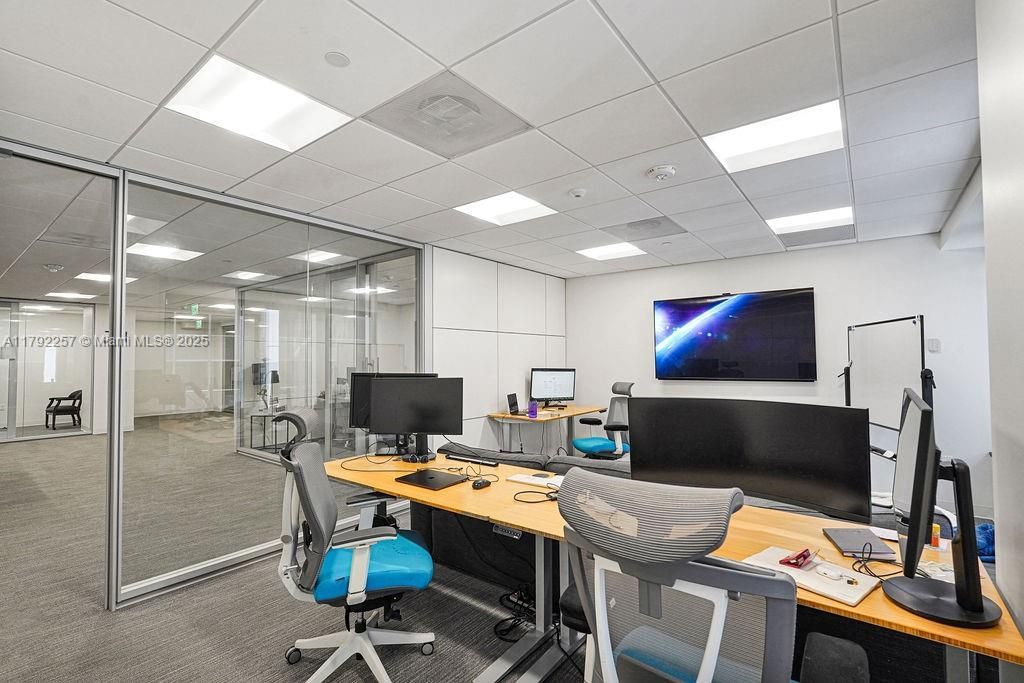 1 SE 3rd Ave, Miami, FL 33131 Photo