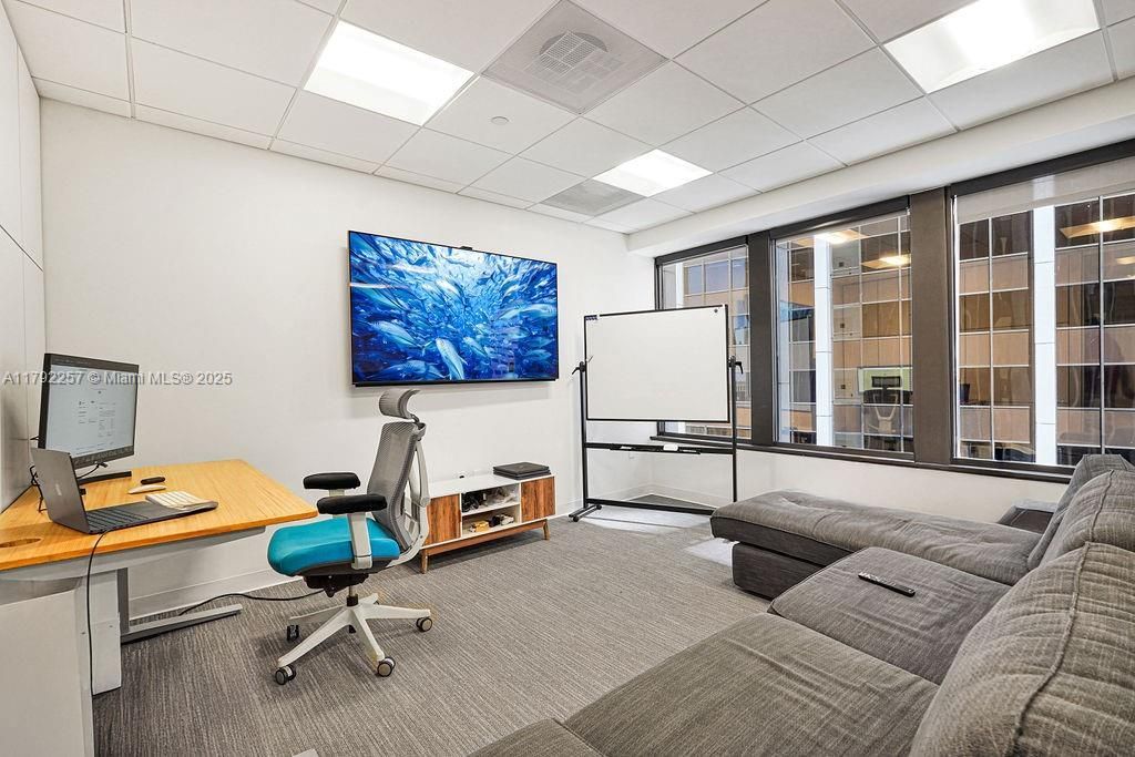 1 SE 3rd Ave, Miami, FL 33131 Photo