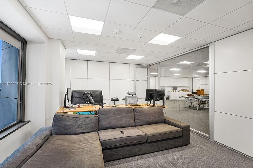 1 SE 3rd Ave, Miami, FL 33131 Photo