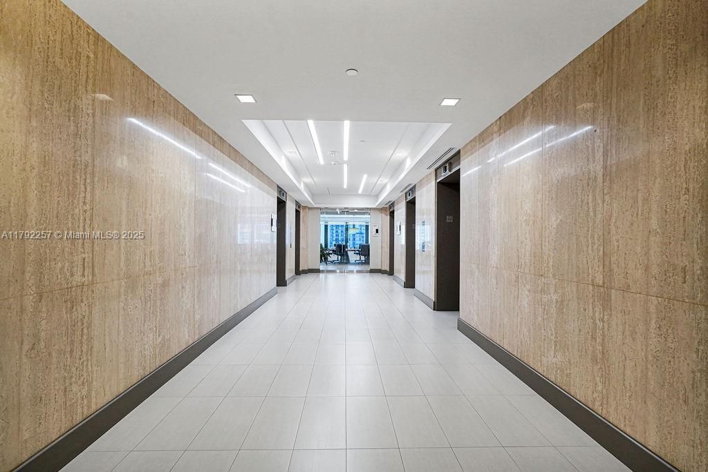 1 SE 3rd Ave, Miami, FL 33131 Photo