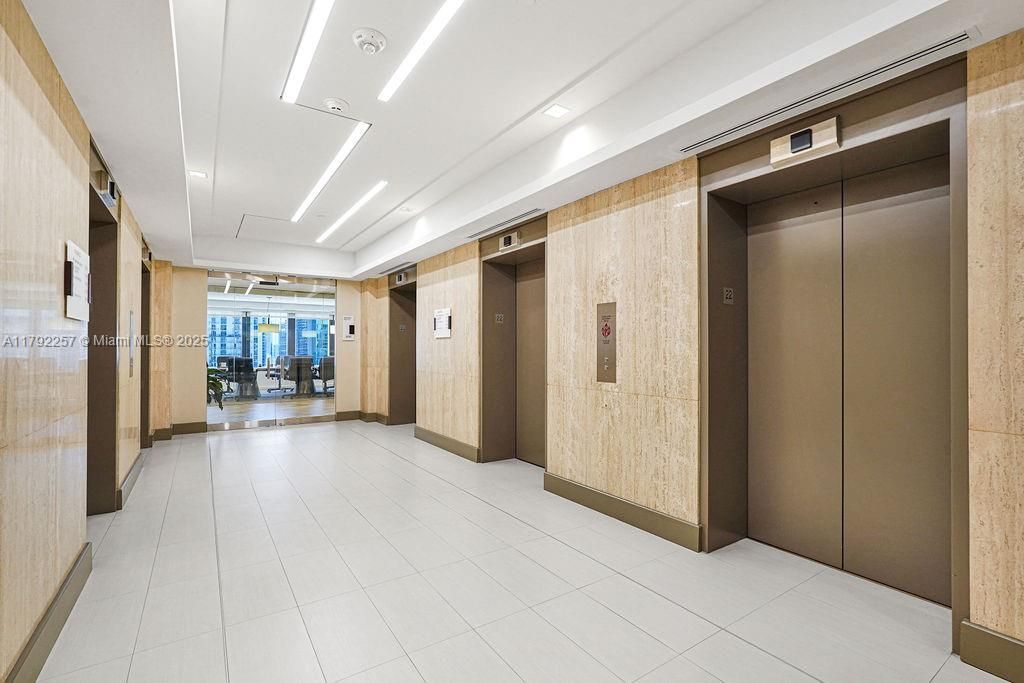 1 SE 3rd Ave, Miami, FL 33131 Photo