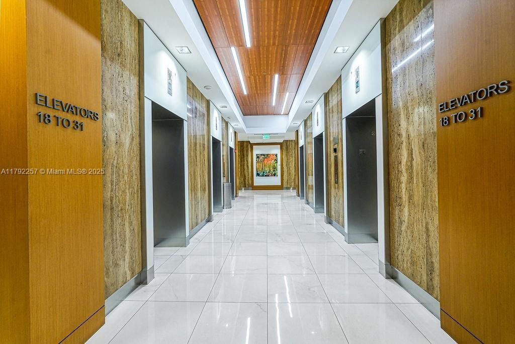 1 SE 3rd Ave, Miami, FL 33131 Photo