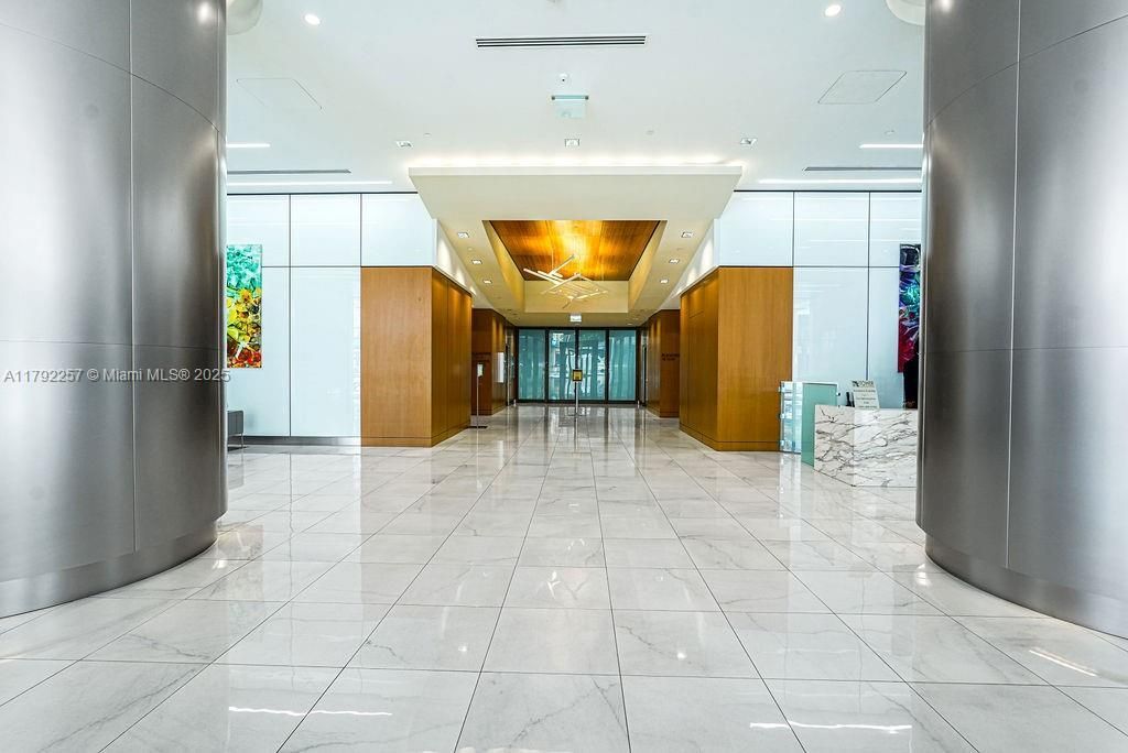 1 SE 3rd Ave, Miami, FL 33131 Photo