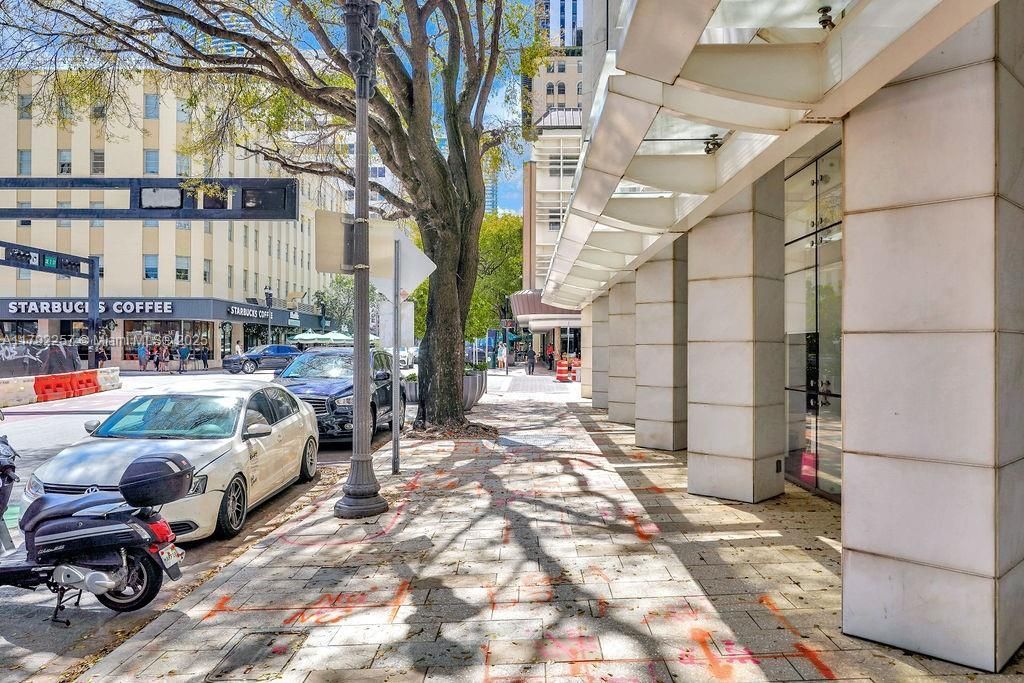 1 SE 3rd Ave, Miami, FL 33131 Photo