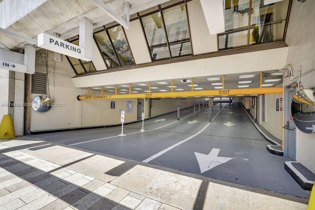 1 SE 3rd Ave, Miami, FL 33131 Photo