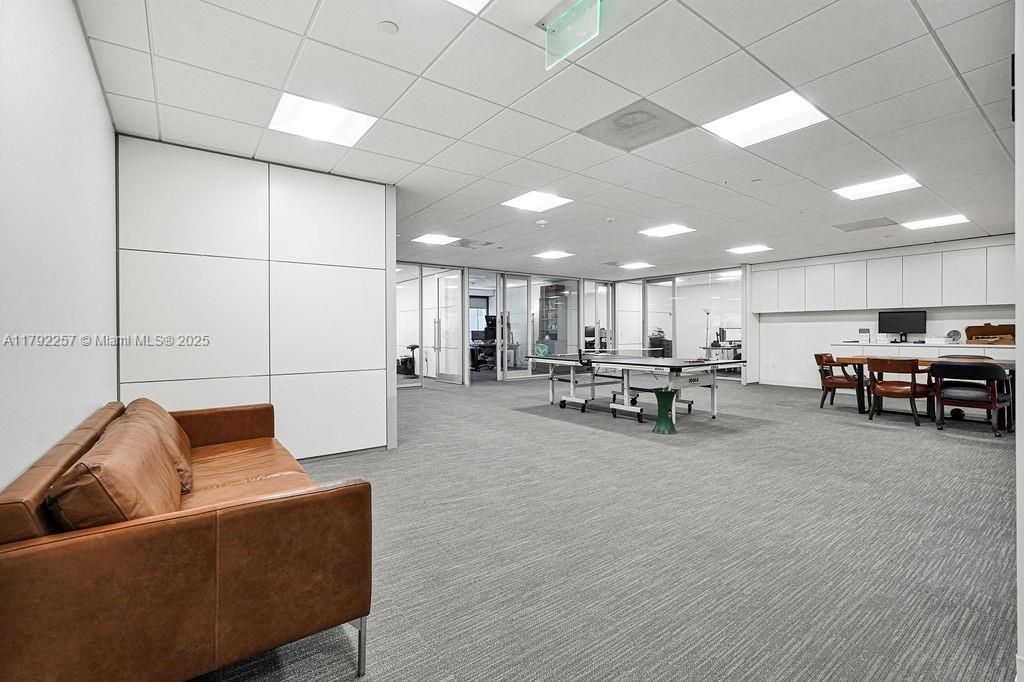 1 SE 3rd Ave, Miami, FL 33131 Photo