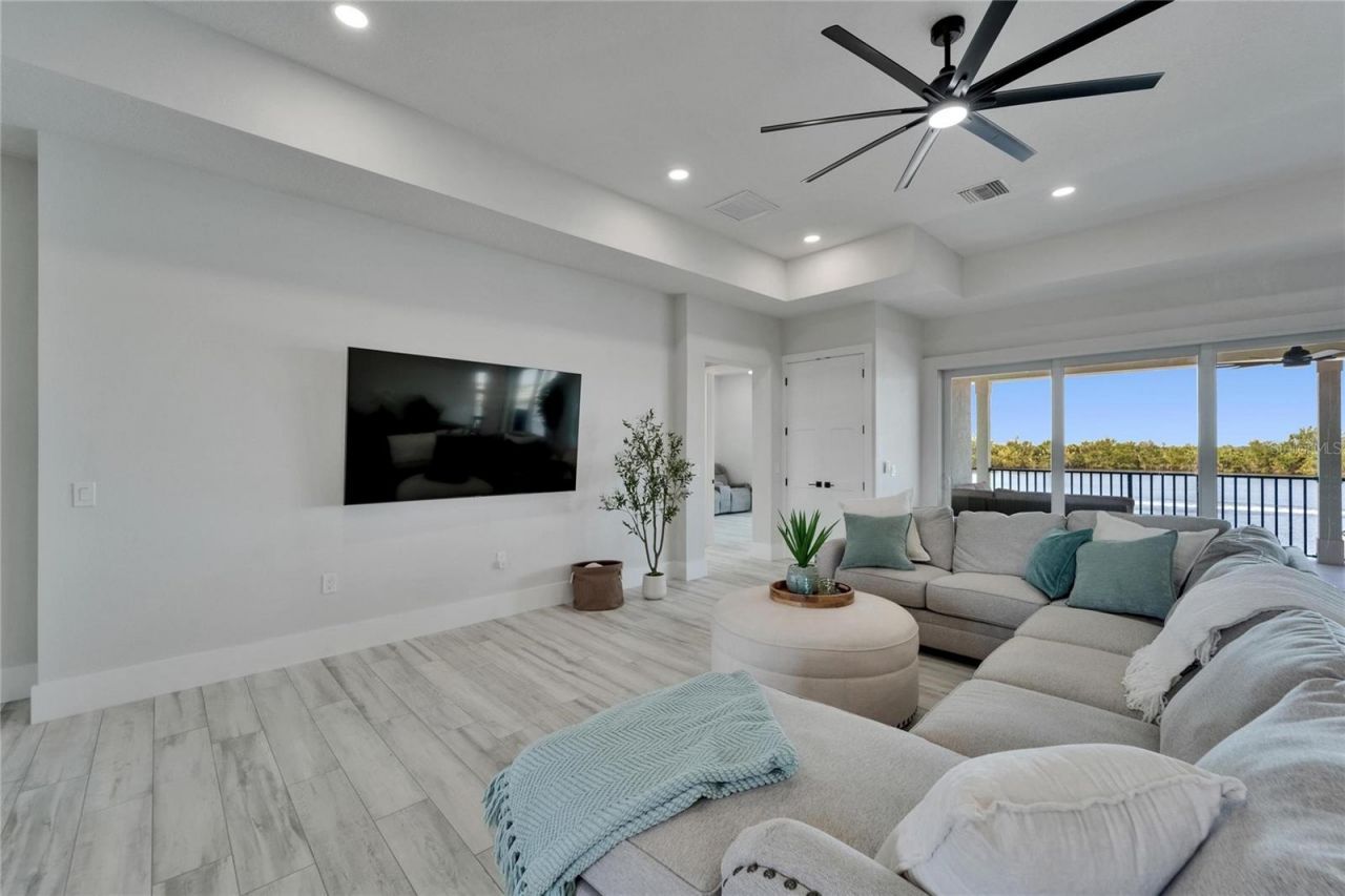 935 Chipaway Drive, Apollo Beach, FL 33572 Photo