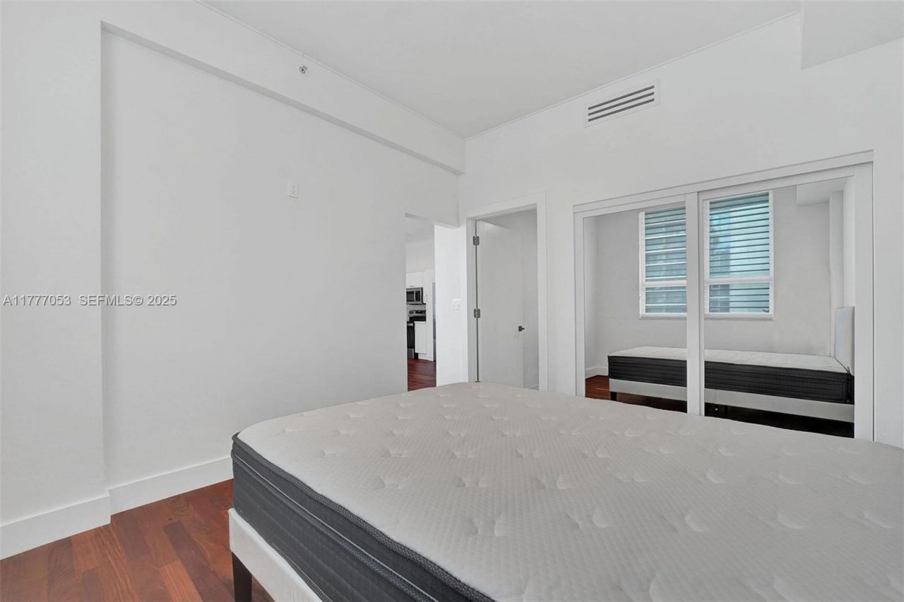 234 NE 3rd St, Unit 2202, Miami, FL 33132 Photo