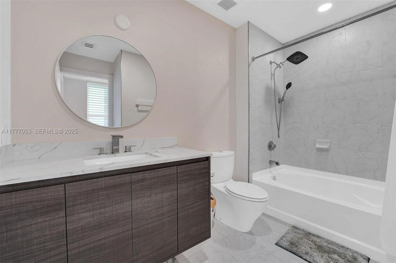 234 NE 3rd St, Unit 2202, Miami, FL 33132 Photo