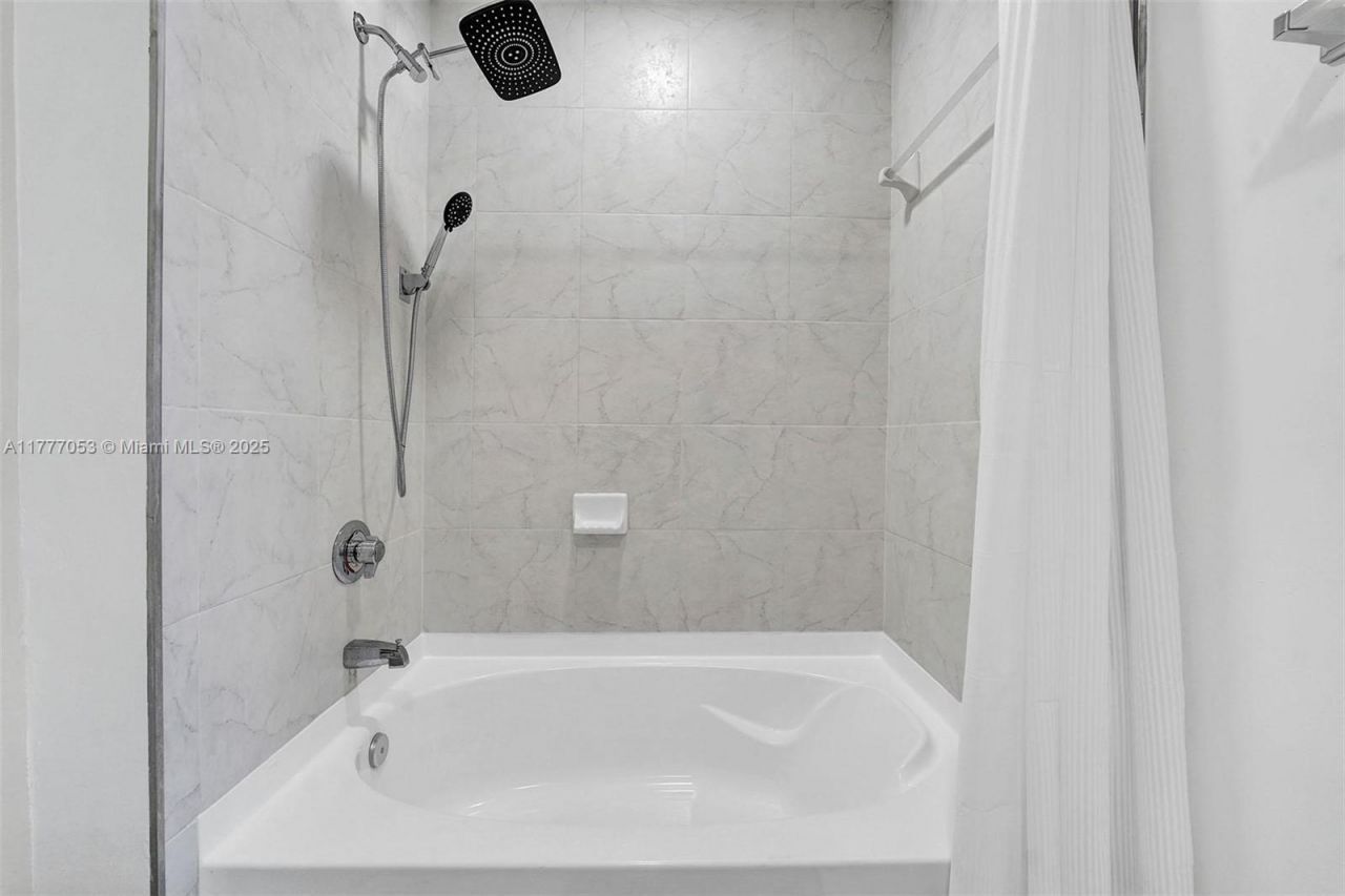 234 NE 3rd St, Unit 2202, Miami, FL 33132 Photo