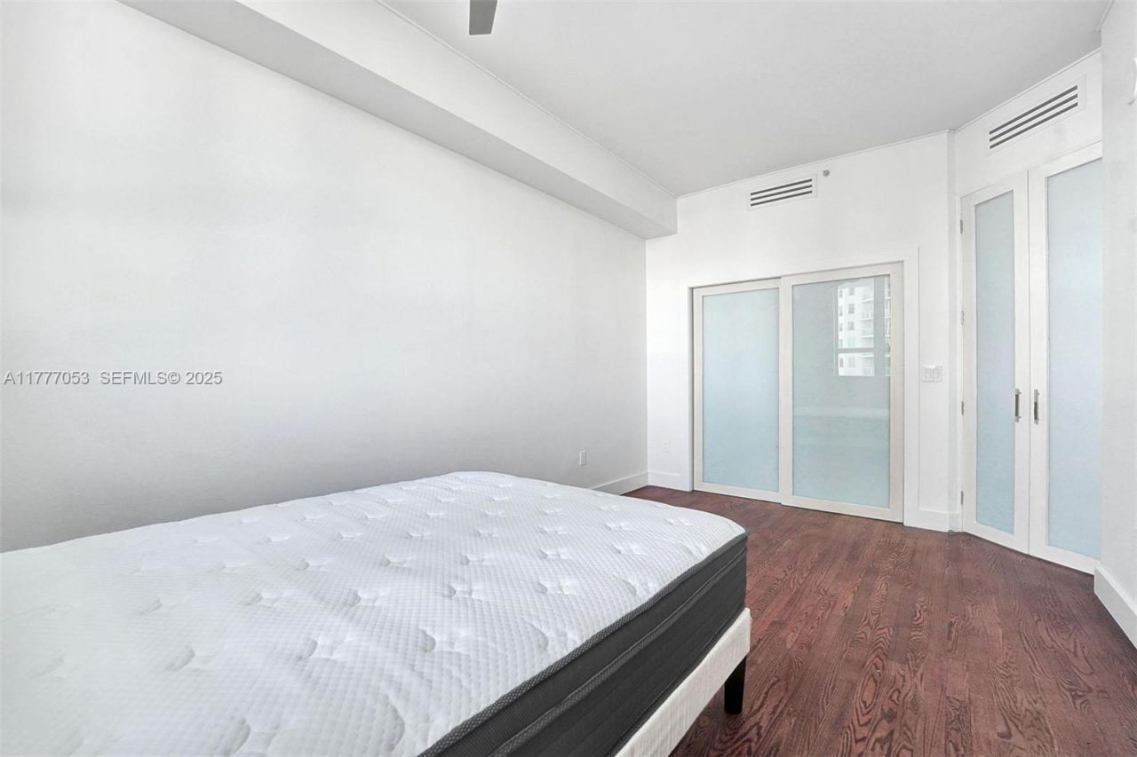 234 NE 3rd St, Unit 2202, Miami, FL 33132 Photo