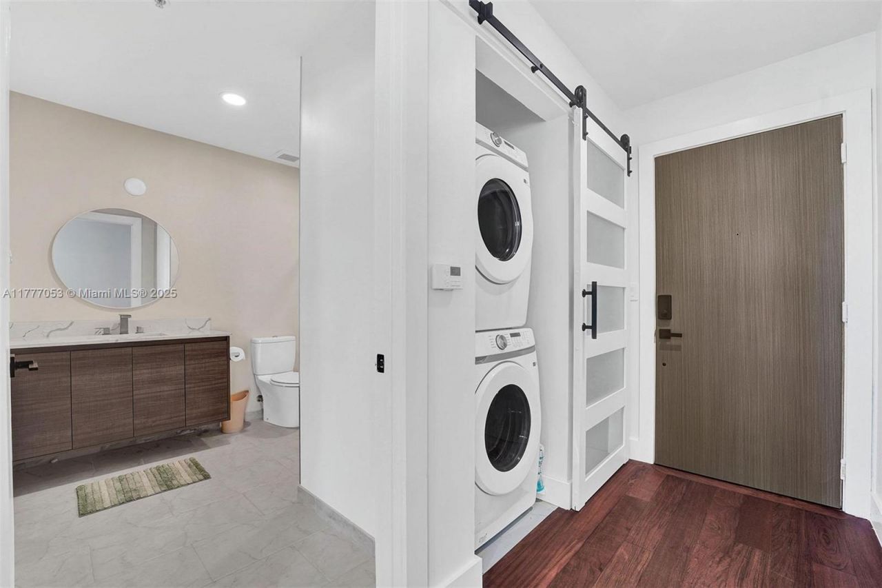 234 NE 3rd St, Unit 2202, Miami, FL 33132 Photo