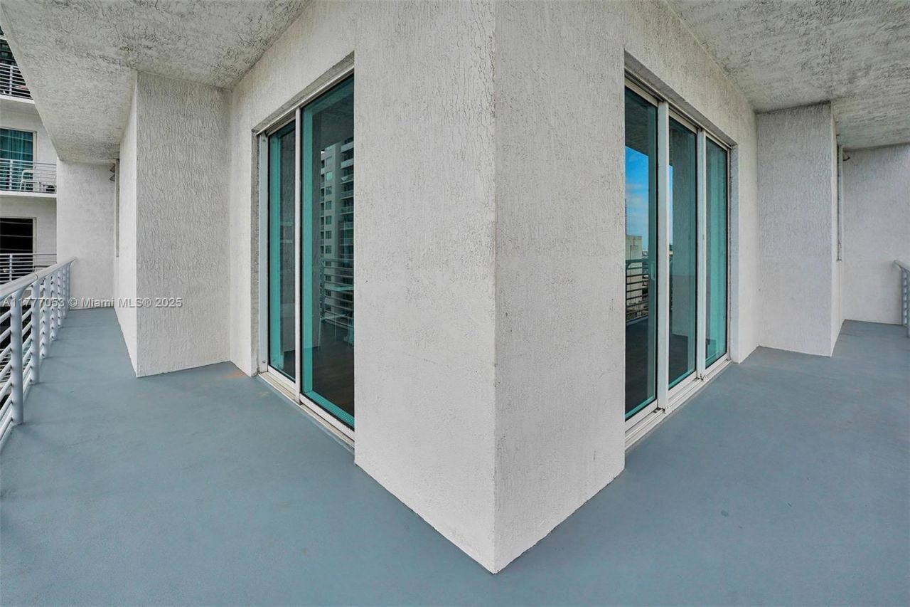 234 NE 3rd St, Unit 2202, Miami, FL 33132 Photo