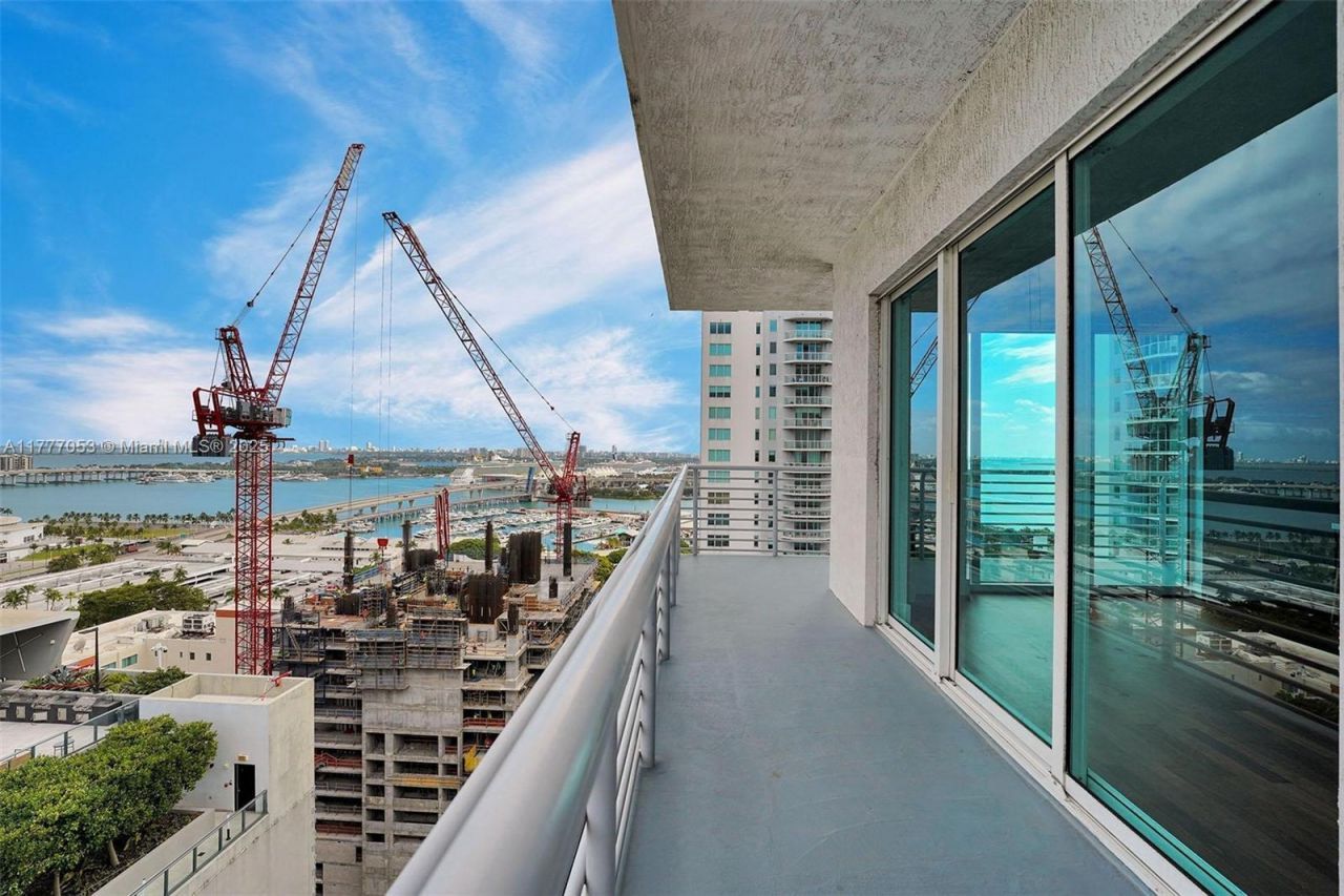 234 NE 3rd St, Unit 2202, Miami, FL 33132 Photo