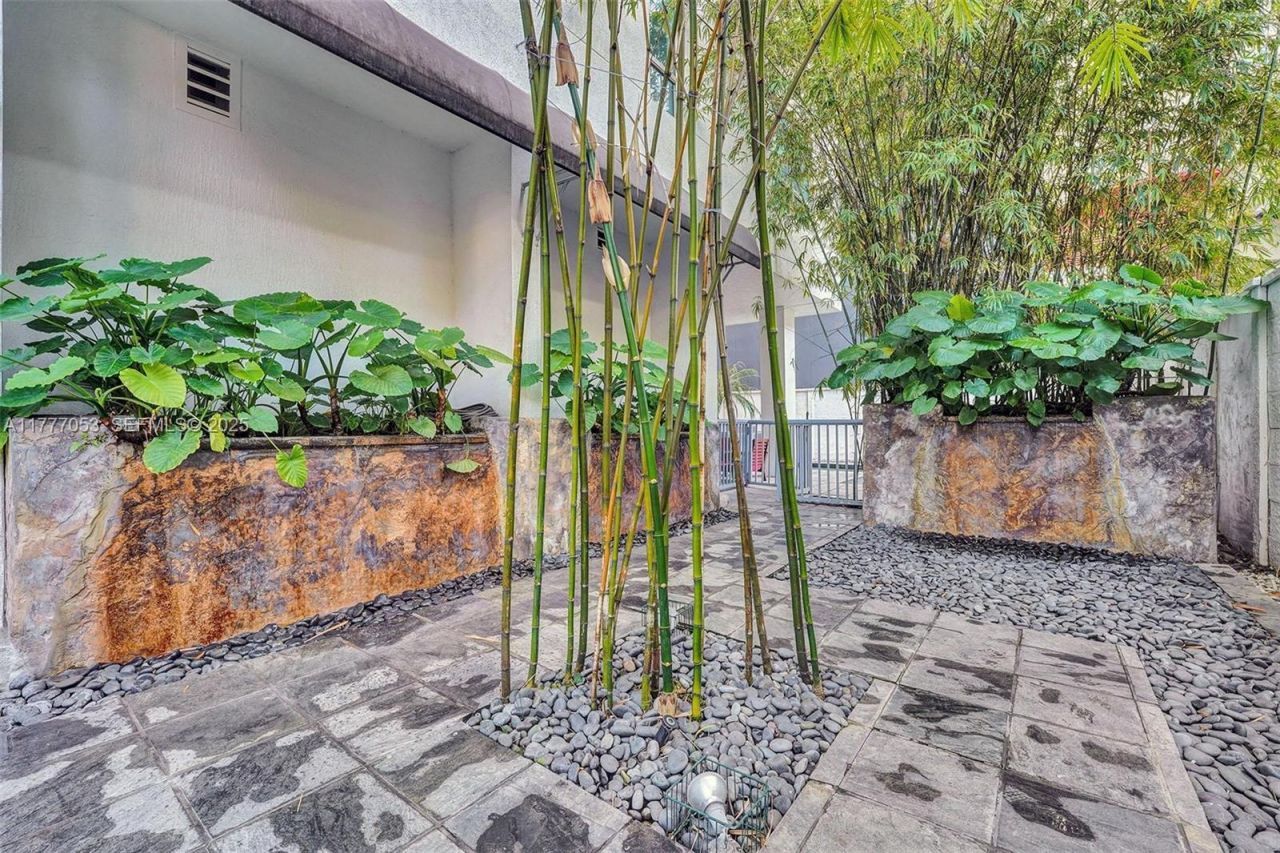 234 NE 3rd St, Unit 2202, Miami, FL 33132 Photo