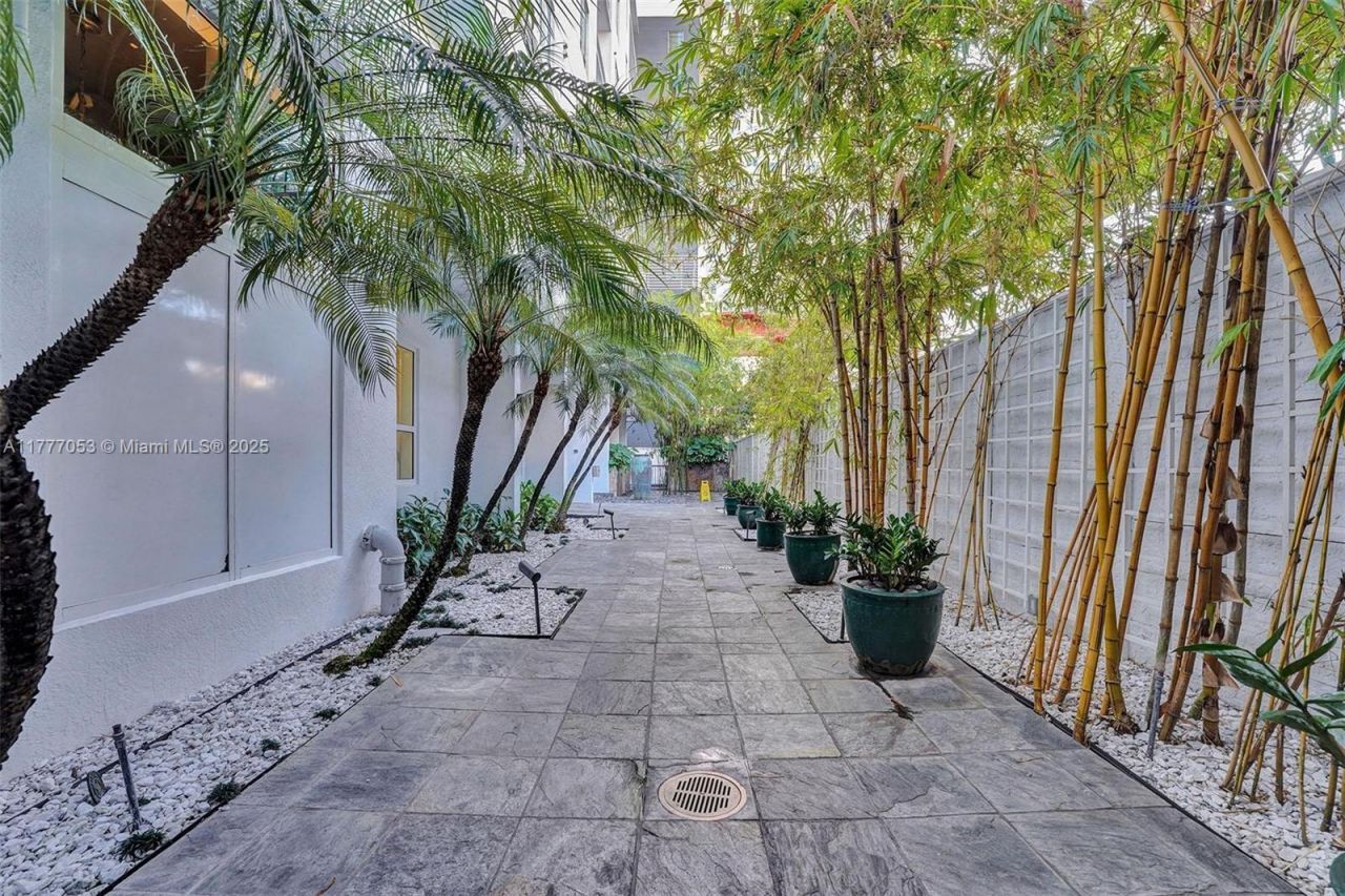 234 NE 3rd St, Unit 2202, Miami, FL 33132 Photo