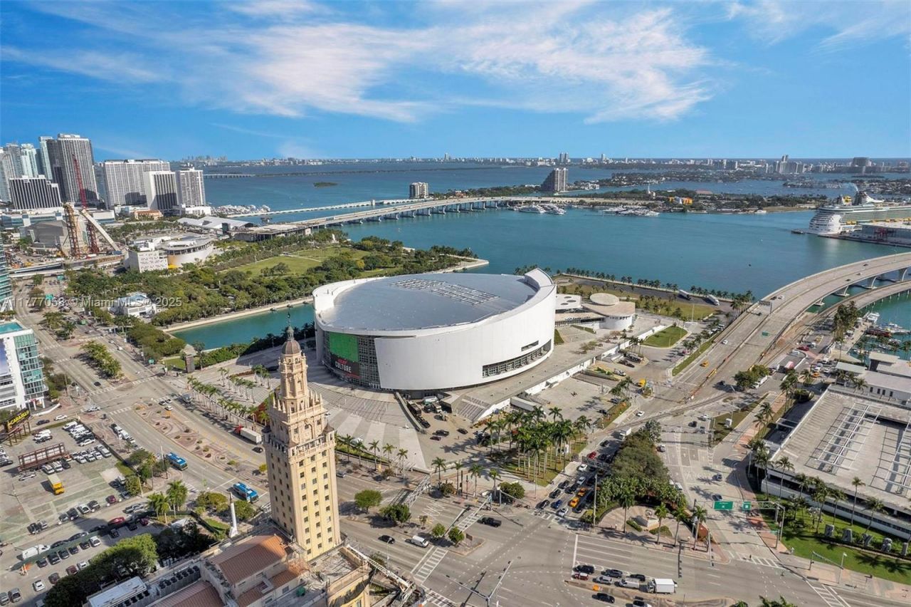 234 NE 3rd St, Unit 2202, Miami, FL 33132 Photo