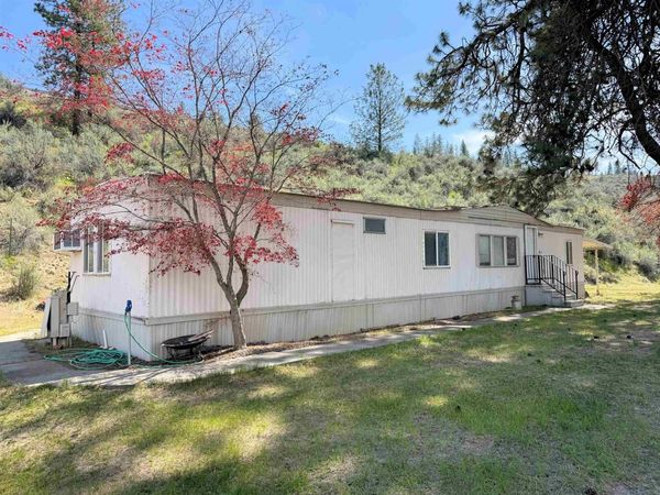 31884 E Phillips Ln, Davenport, WA 99122