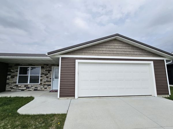 150 Towne Centre Drive, Urbana, IA 52345