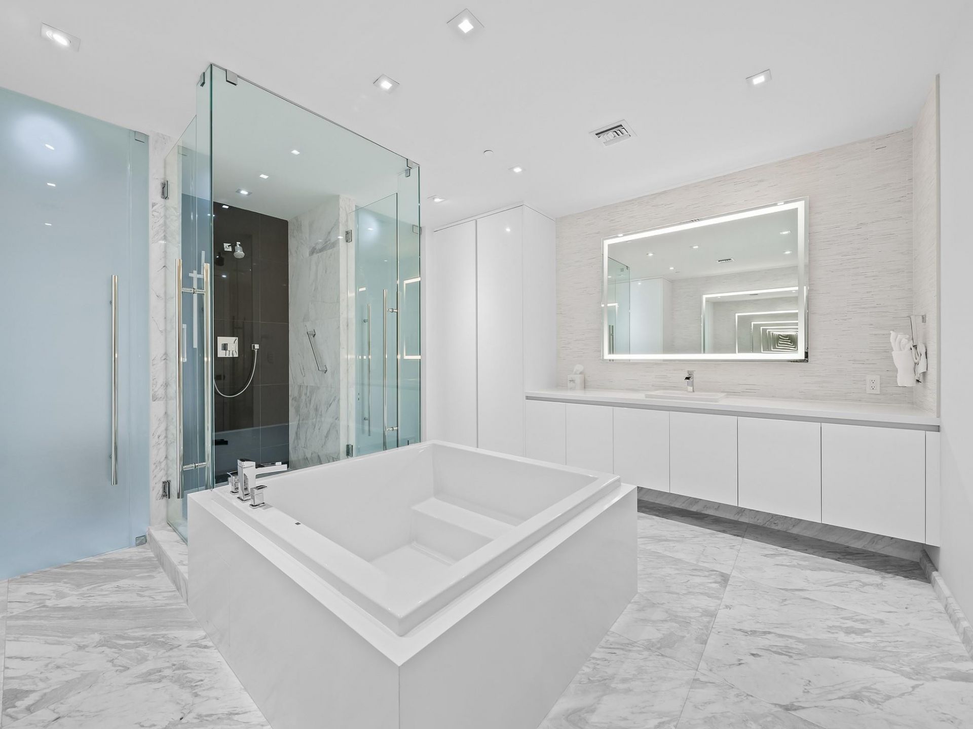 701 N Fort Lauderdale Beach Boulevard, Unit 302, Fort Lauderdale, FL 33304 Photo