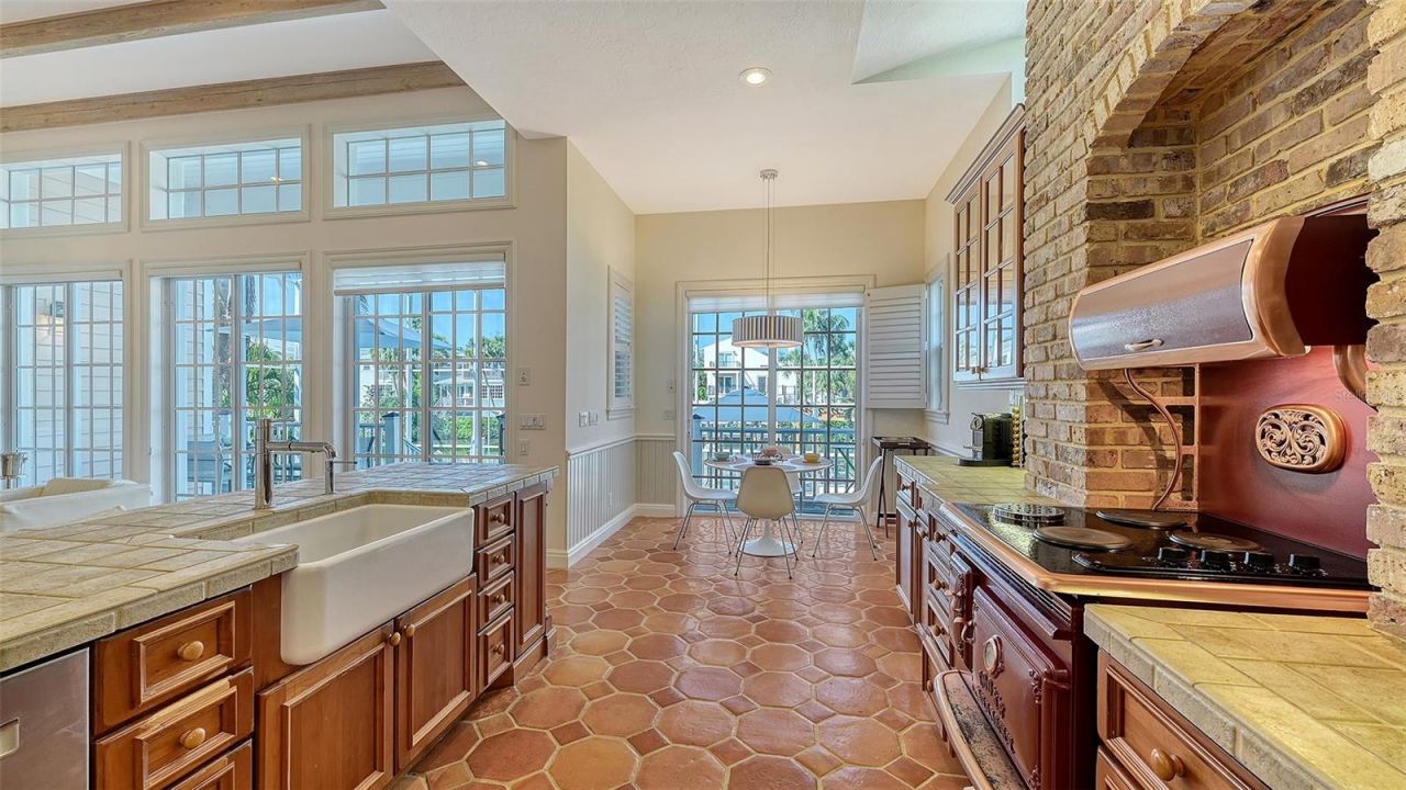 5024 Commonwealth Drive, Sarasota, FL 34242 Photo