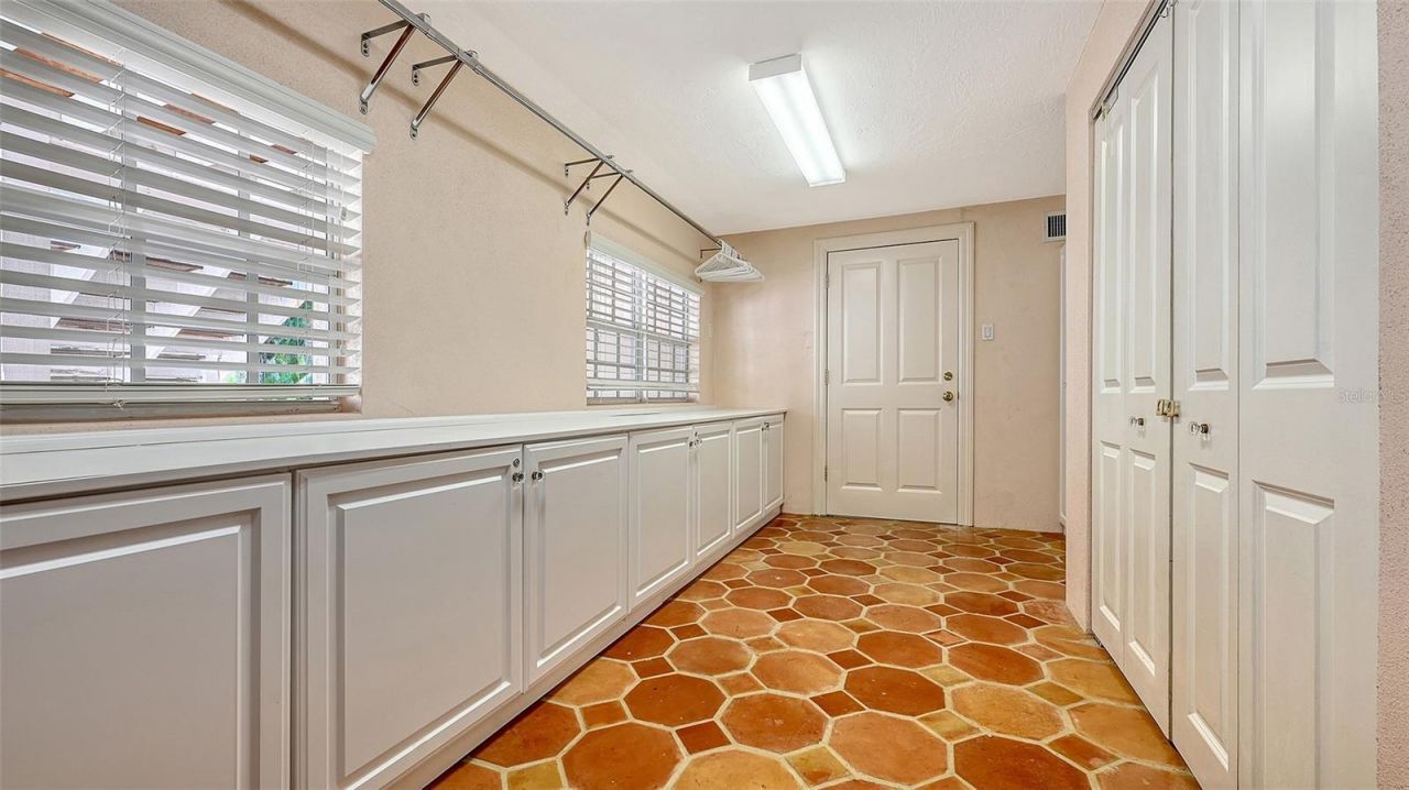 5024 Commonwealth Drive, Sarasota, FL 34242 Photo