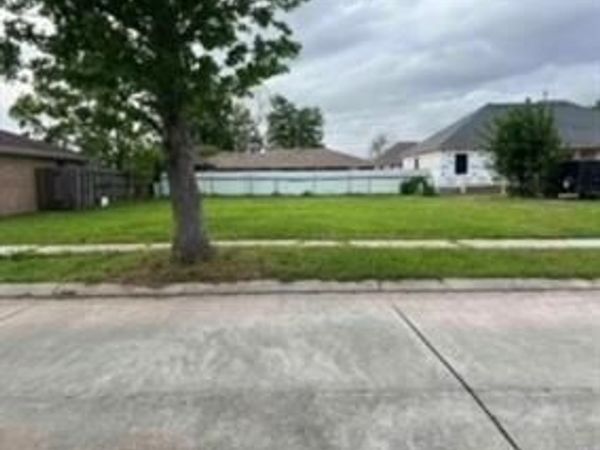 2400 LEGEND DRIVE Drive, Meraux, LA 70075