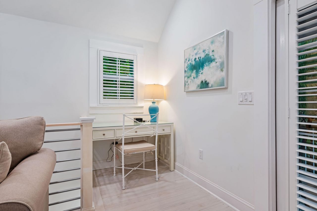 235 Dyer Road, Unit Treehouse, West Palm Beach, FL 33405 Photo