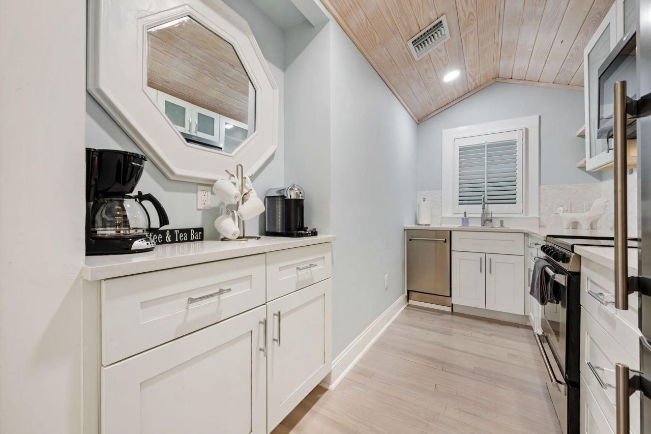 235 Dyer Road, Unit Treehouse, West Palm Beach, FL 33405 Photo