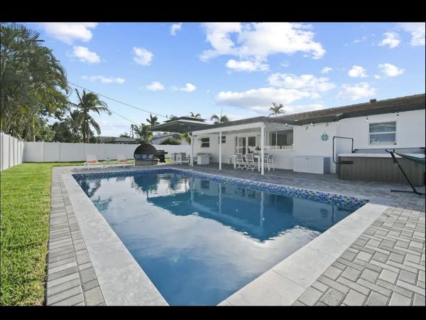 5040 NE 22nd Avenue, Lighthouse Point, FL 33064