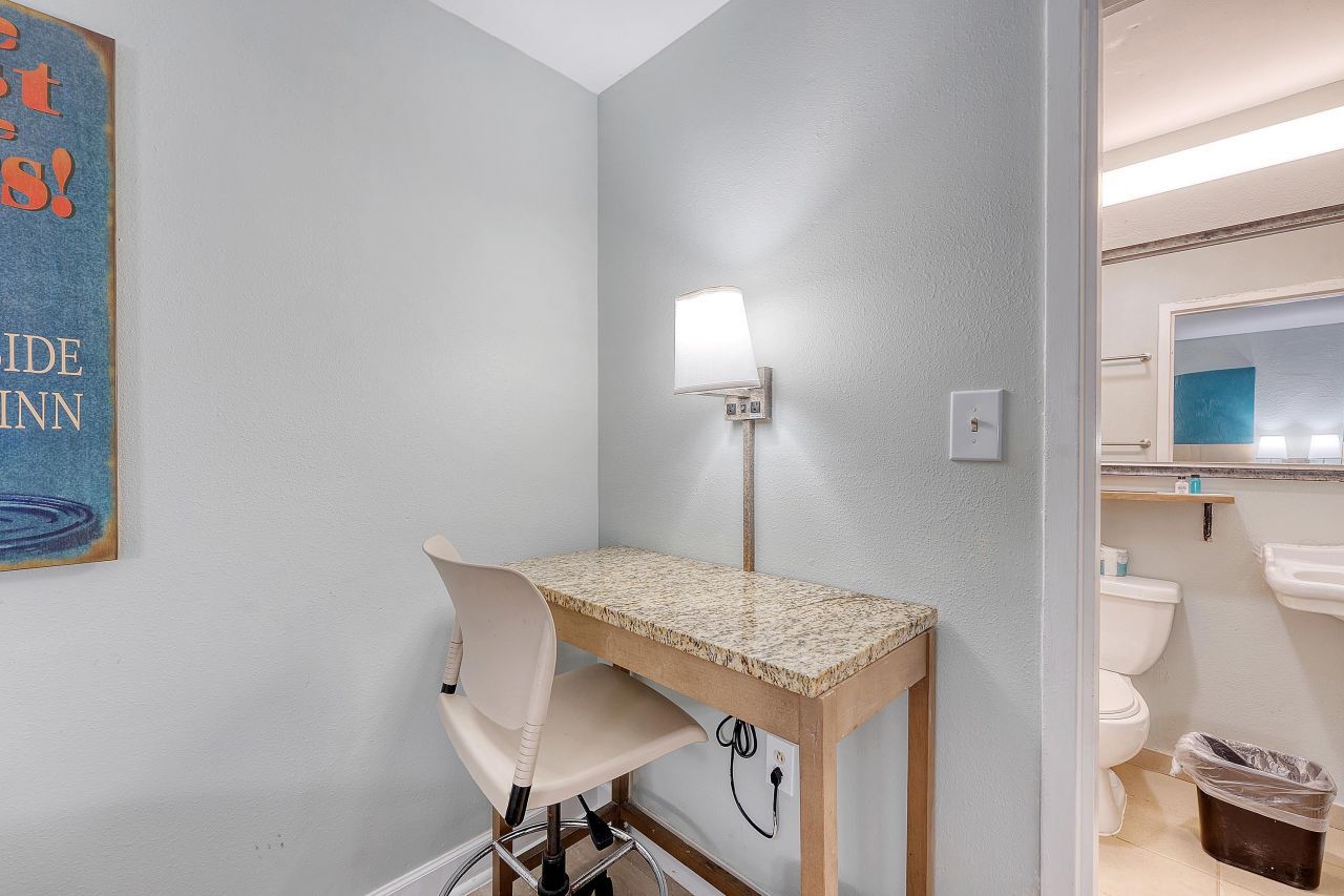 1004 Ocean Boulevard Photo 10