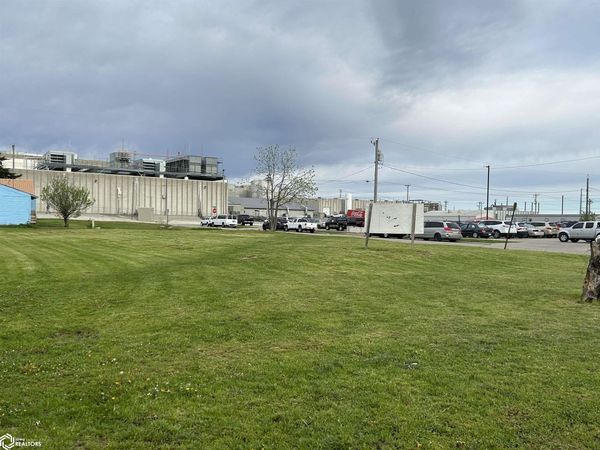 320 N 11th Avenue, Marshalltown, IA 50158