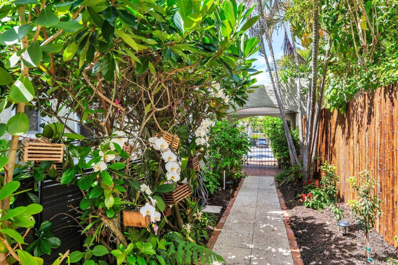 138 Greymon Drive, West Palm Beach, FL 33405 Photo