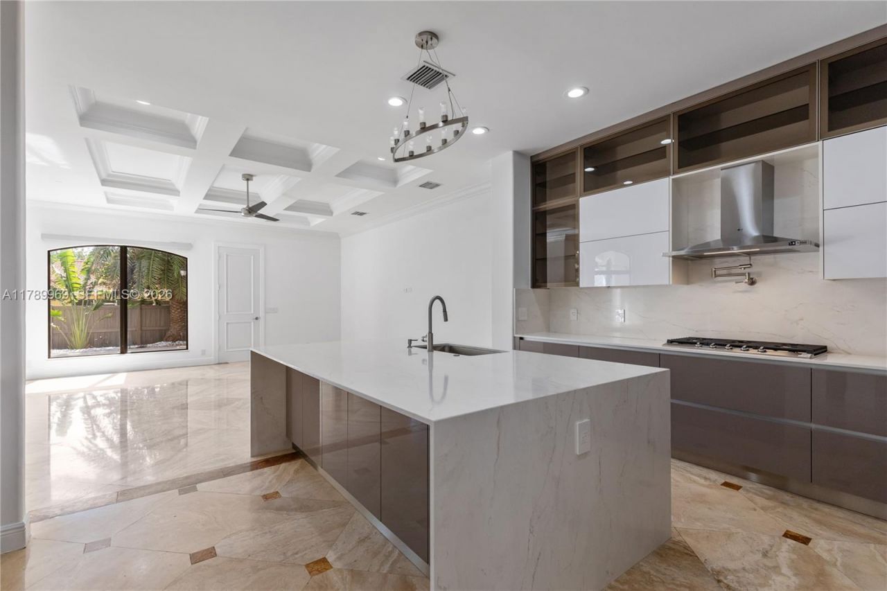 260 NE Wavecrest Ct, Boca Raton, FL 33432 Photo