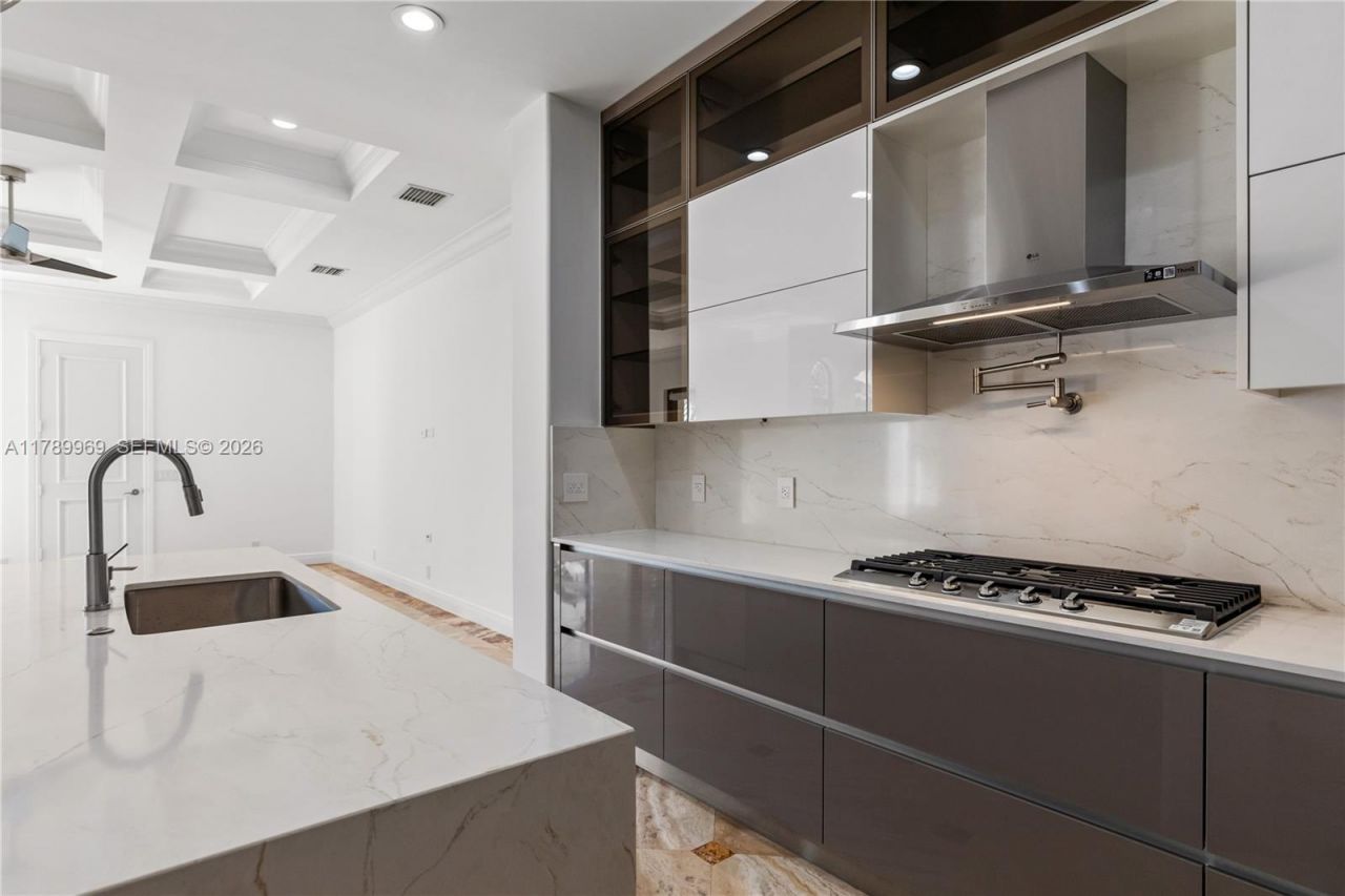 260 NE Wavecrest Ct, Boca Raton, FL 33432 Photo