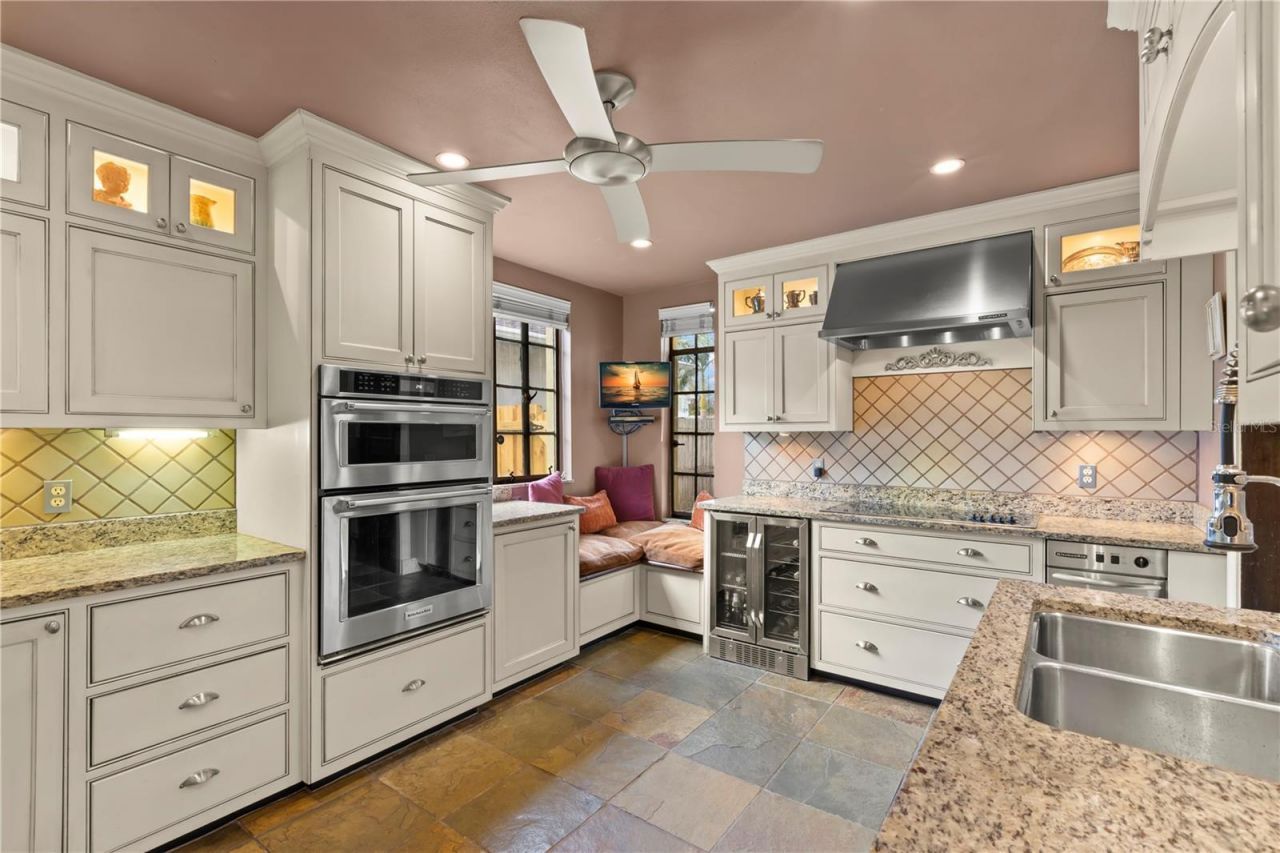 646 16th Avenue Ne, Saint Petersburg, FL 33704 Photo