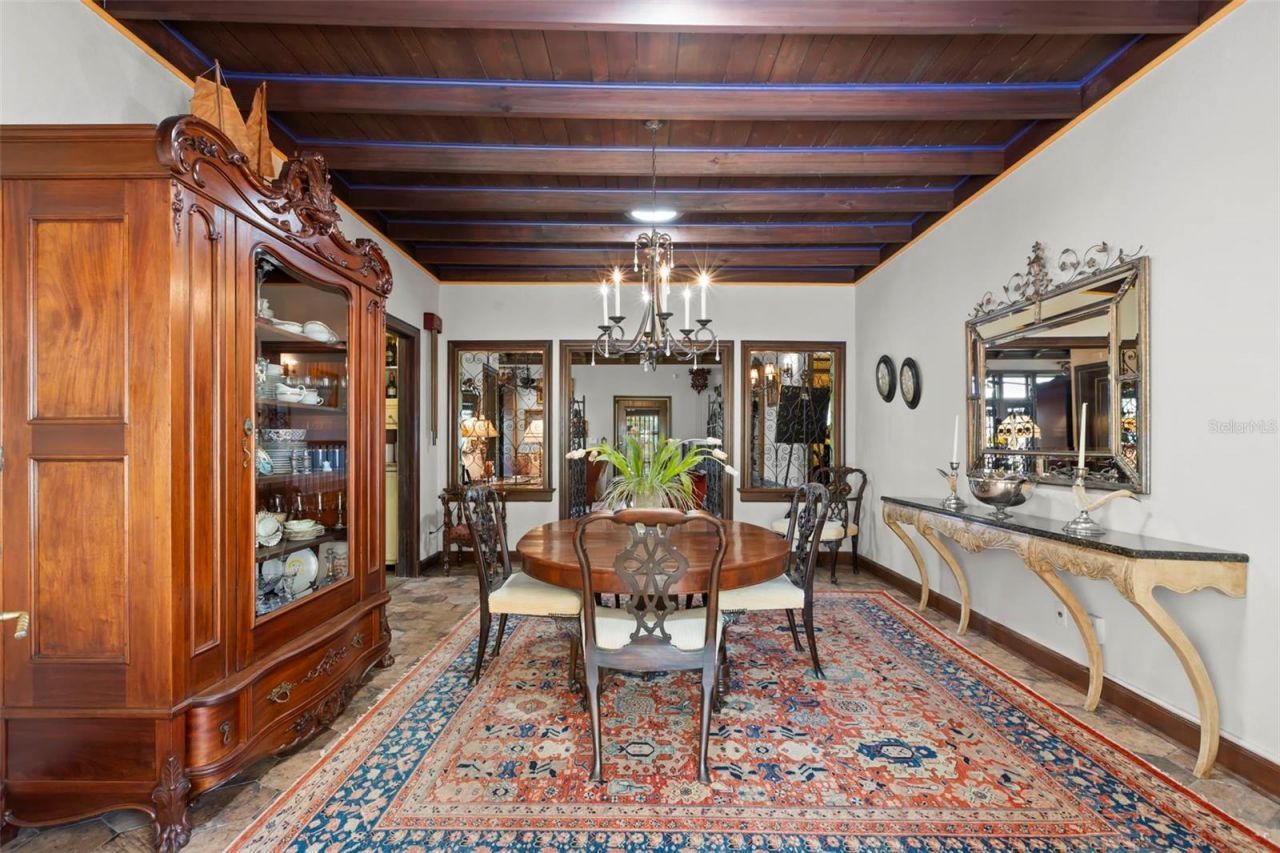 646 16th Avenue Ne, Saint Petersburg, FL 33704 Photo