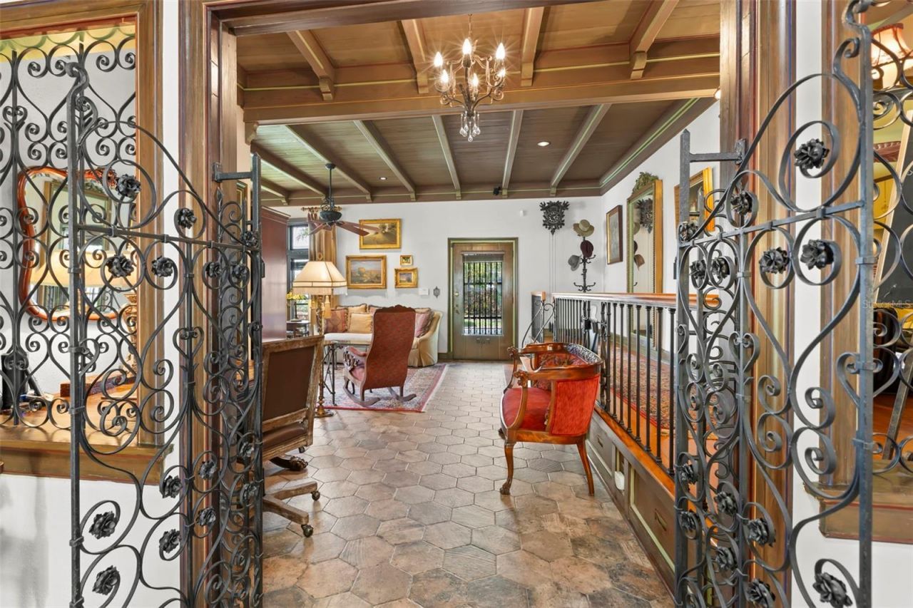 646 16th Avenue Ne, Saint Petersburg, FL 33704 Photo