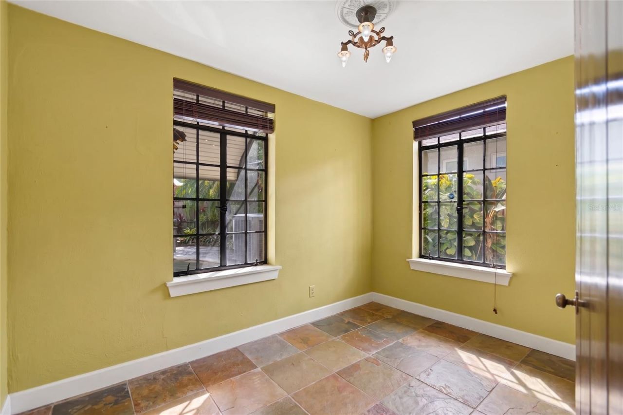 646 16th Avenue Ne, Saint Petersburg, FL 33704 Photo